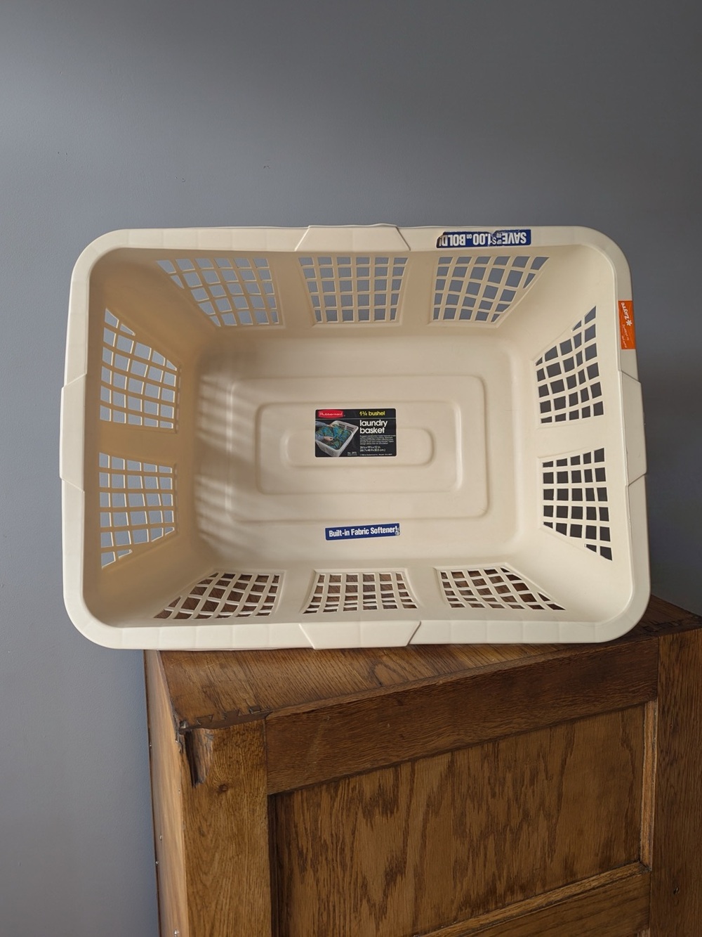 Vintage '80s Rubbermaid Laundry Basket - 2973 Rectangular 1 3/4 Bushel - Almond